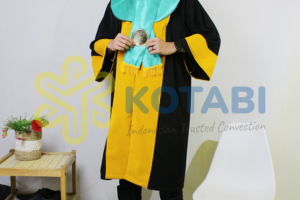 bikin toga sarjana