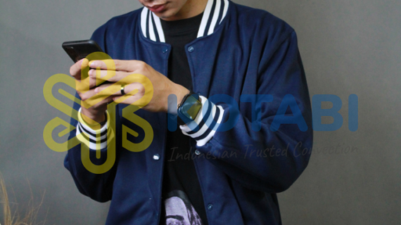 Jaket Varsity Jakarta