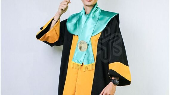 custom toga wisuda serua